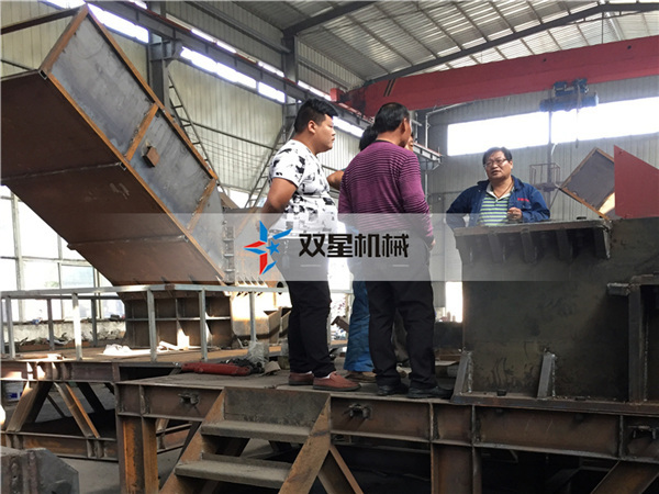 客戶參觀粉碎機設備