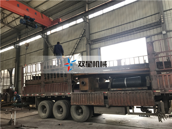 廢<a href='http://www.thwlps.com.cn/' target='_blank'><span>金屬粉碎機</span></a>設(shè)備現(xiàn)場發(fā)貨