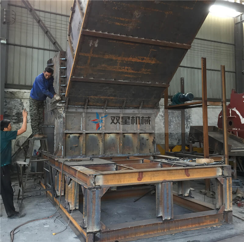 皓星金屬破碎機(jī)車間實(shí)拍