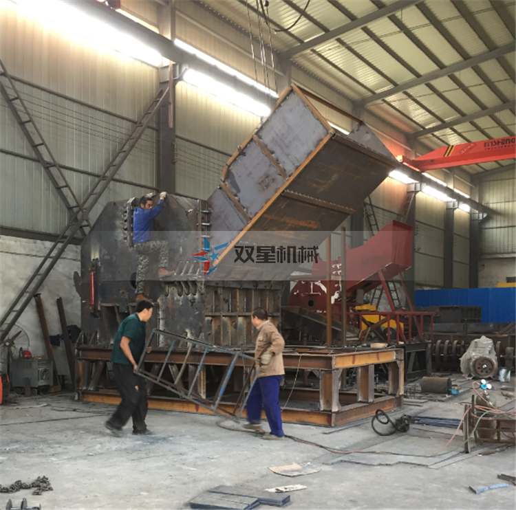 廢鋁粉碎機(jī)廠家生產(chǎn)現(xiàn)場