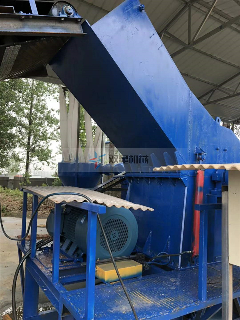 廢鐵粉碎機(jī)客戶現(xiàn)場
