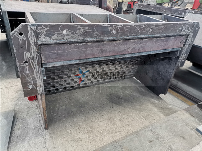 金屬破碎機(jī)<a href='http://www.thwlps.com.cn/case/502.html' target='_blank'><span>篩板</span></a>