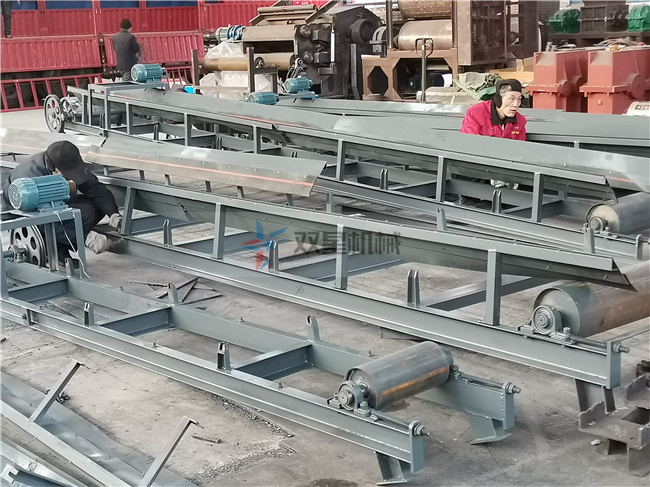 金屬破碎機配套設(shè)備<a href='http://www.thwlps.com.cn/line/602.html' target='_blank'><span>輸送帶</span></a>