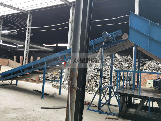 斷橋鋁粉碎機生產(chǎn)線實拍