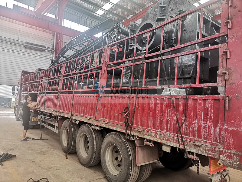 1300型鋁型材粉碎機設備發(fā)貨現(xiàn)場圖片展示