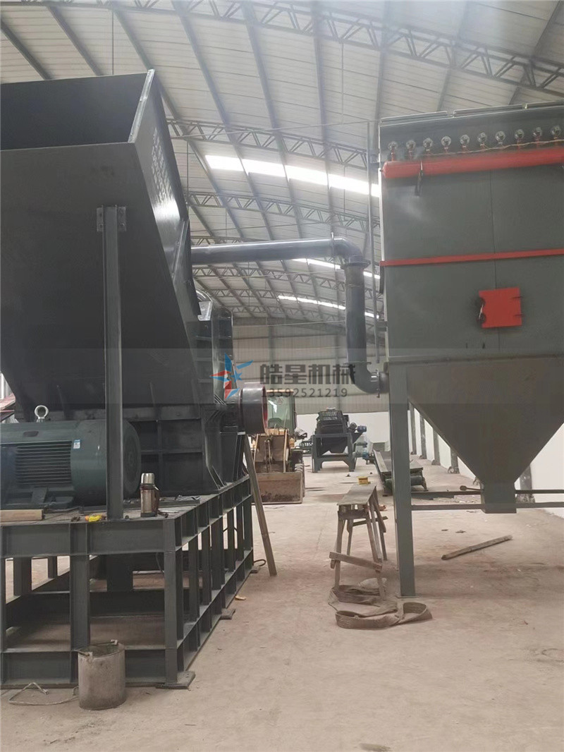 金屬粉碎機(jī)作業(yè)現(xiàn)場 <a href='http://www.thwlps.com.cn/' target='_blank'><span>金屬粉碎機(jī)</span></a>作業(yè)現(xiàn)場