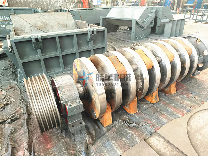 <a href='http://www.thwlps.com.cn/' target='_blank'><span>金屬粉碎機(jī)</span></a><a href='http://www.thwlps.com.cn/case/501.html' target='_blank'><span>錘頭</span></a>、<a href='http://www.thwlps.com.cn/case/502.html' target='_blank'><span>篩板</span></a>、破碎腔體生產(chǎn)組裝現(xiàn)場