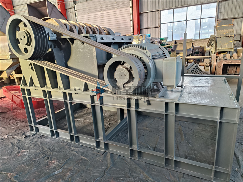 1600型<a href='http://www.thwlps.com.cn/1/54.html' target='_blank'><span>廢鋁粉碎機</span></a><a href='http://www.thwlps.com.cn/' target='_blank'><span>金屬粉碎機</span></a>廠家設(shè)備實拍